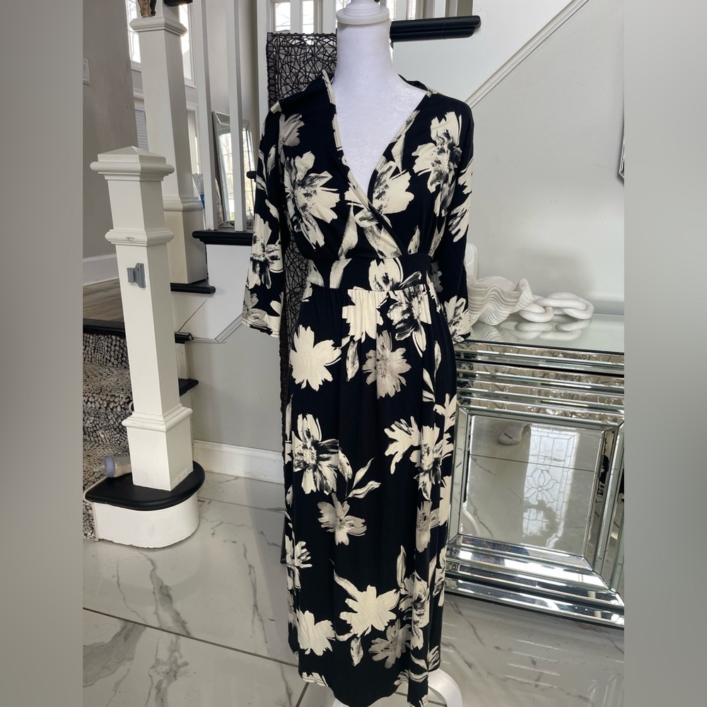 New with Tags! Beautiful floral dress women’s size 16